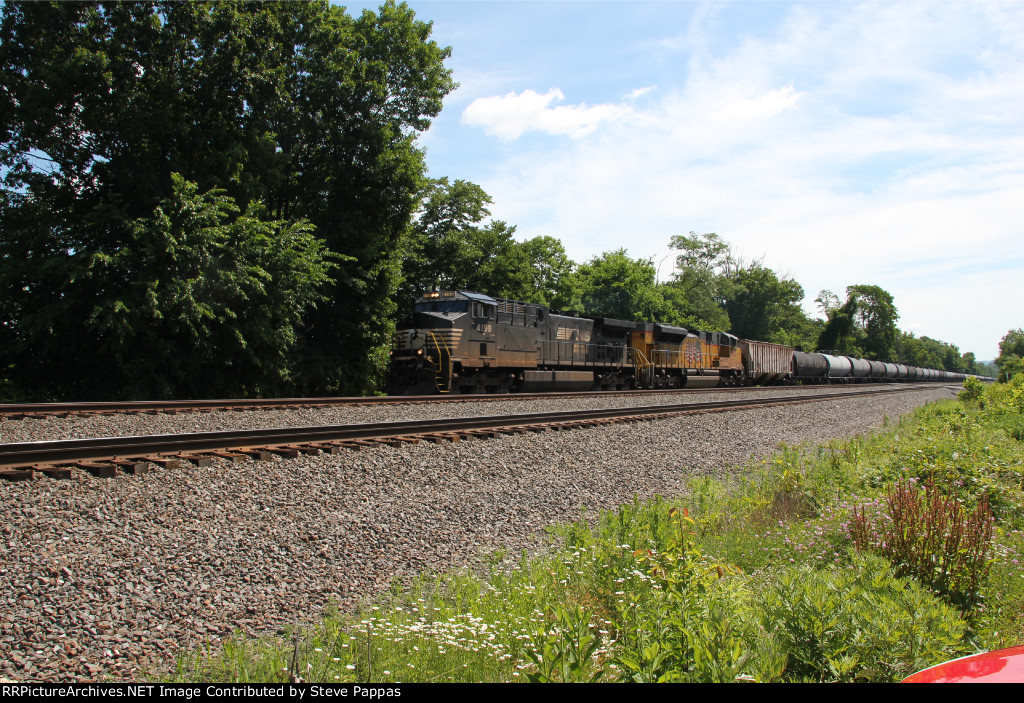 NS 4198 and UP 9002 take train 65K West